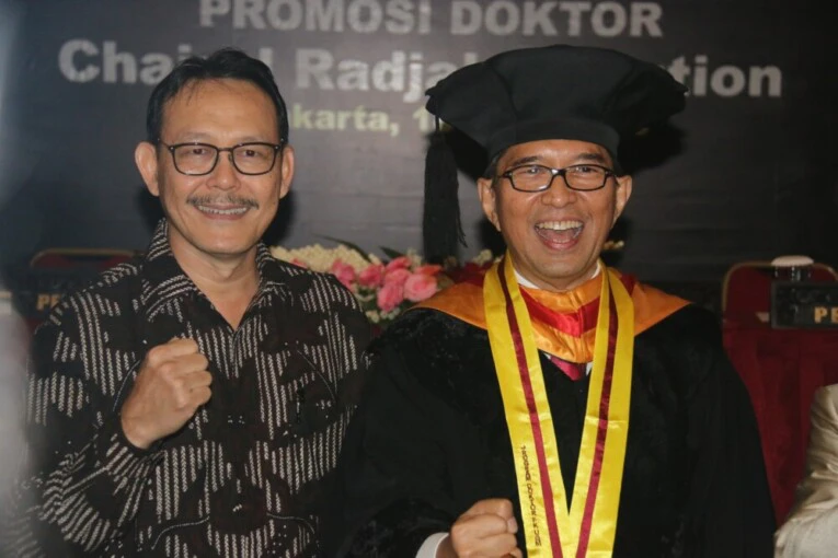 Ketua Dewan Pengawas BPJS Kesehatan Raih Doktor di UGM